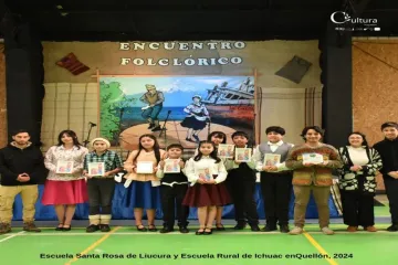 ALUMN@S DE PUQUELDÓN PARTICIPARON DE ENCUENTRO FOLCLÓRICO DE CUECA CHILOTA - Wapi Chilwe