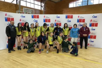 ALUMNAS DEL LICEO BICENTENARIO INSULAR DE ACHAO SON CAMPEONAS REGIONALES DE HANDBALL - Wapi Chilwe