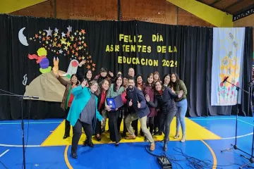 ASISTENTES DE LA EDUCACIÓN DE LA COMUNA DE QUINCHAO CELEBRARON SU DÍA - Wapi Chilwe