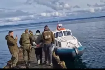 CARABINEROS DETIENEN A CONDUCTOR RESPONSABLE DE ATROPELLO CON RESULTADO DE MUERTE EN ISLA CAGUACH, QUINCHAO - Wapi Chilwe