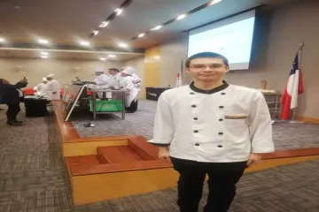 ESTUDIANTE DE GASTRONOMÍA DEL LICEO BICENTENARIO INSULAR DE ACHAO RECIBE BECA - Wapi Chilwe