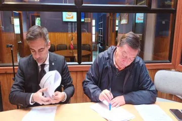 FIRMA DE CONVENIO DA INICIO A REPOSICIÓN DEL GIMNASIO FISCAL DE ANCUD - Wapi Chilwe