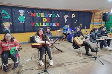 PRESENTACIÓN DEL TALLER DE MÚSICA INCLUSIVO EN MUESTRA DE TALLERES DEL COLEGIO AYELÉN - Wapi Chilwe